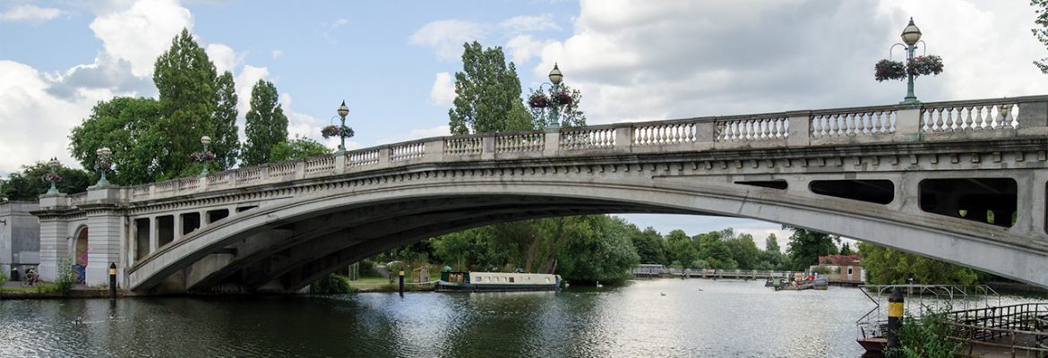 Reading bridge over the river Thames.